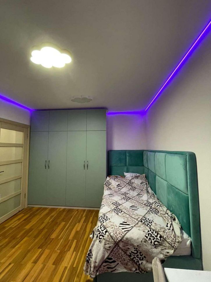 3-комн квартира Славы проспект, 129