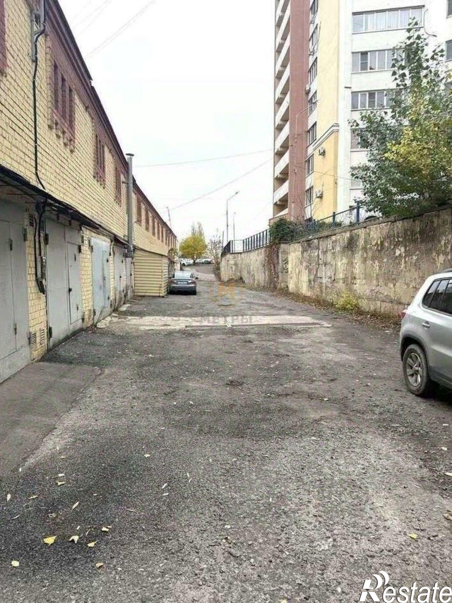 Купить гараж, место в паркинге за 447 672 рублей на улица Губкина, 14А