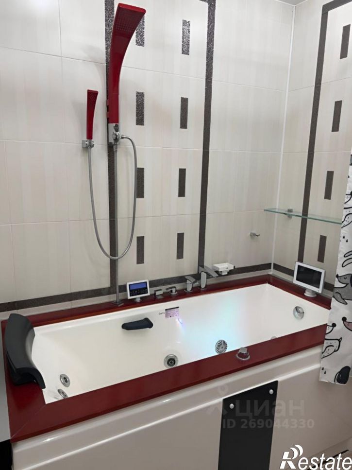 3-комн квартира ул Победы, 165,  д. 165