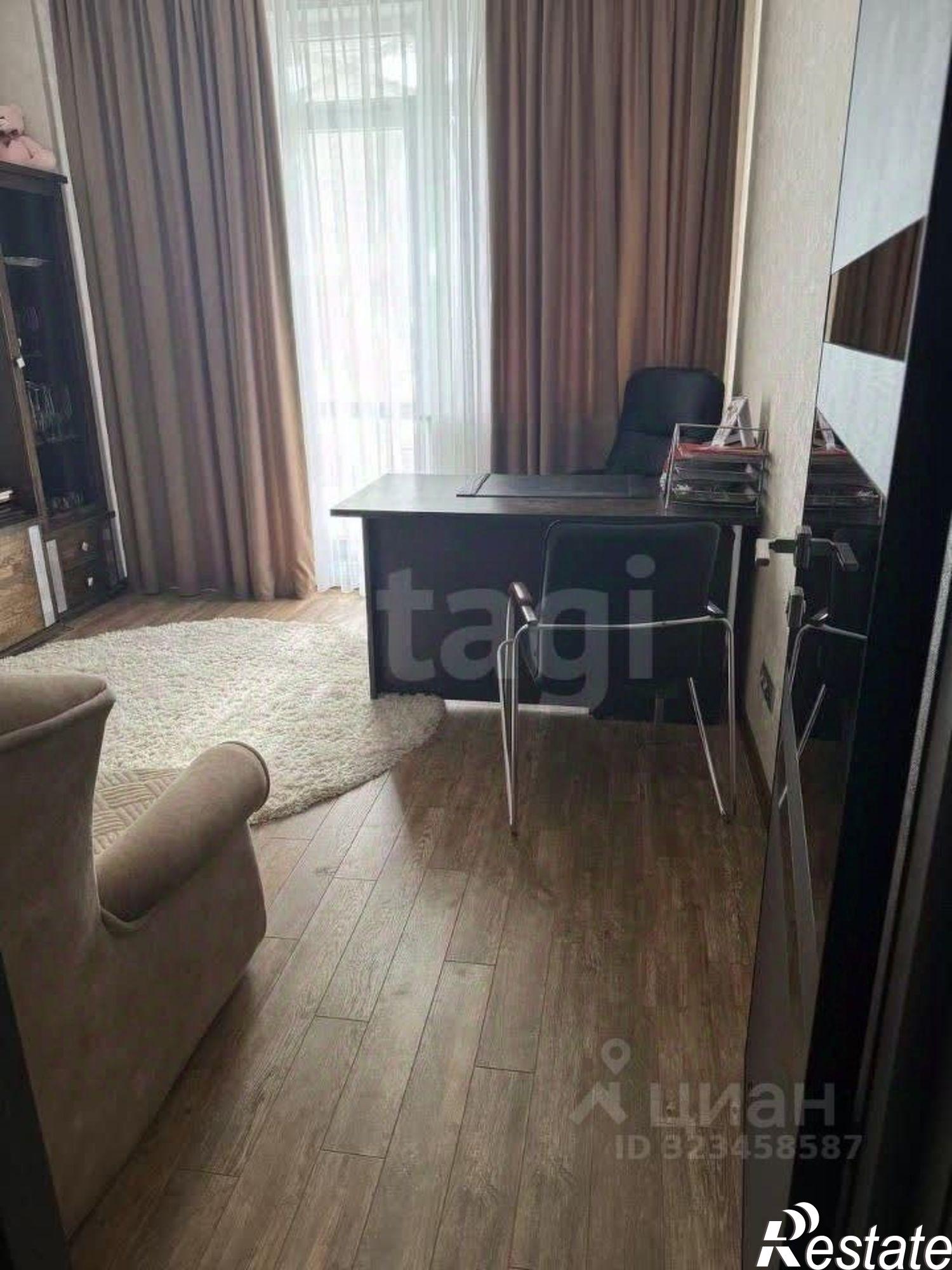 Купить квартиру за 23 000 000 рублей на Свято-Троицкий бульвар, 34