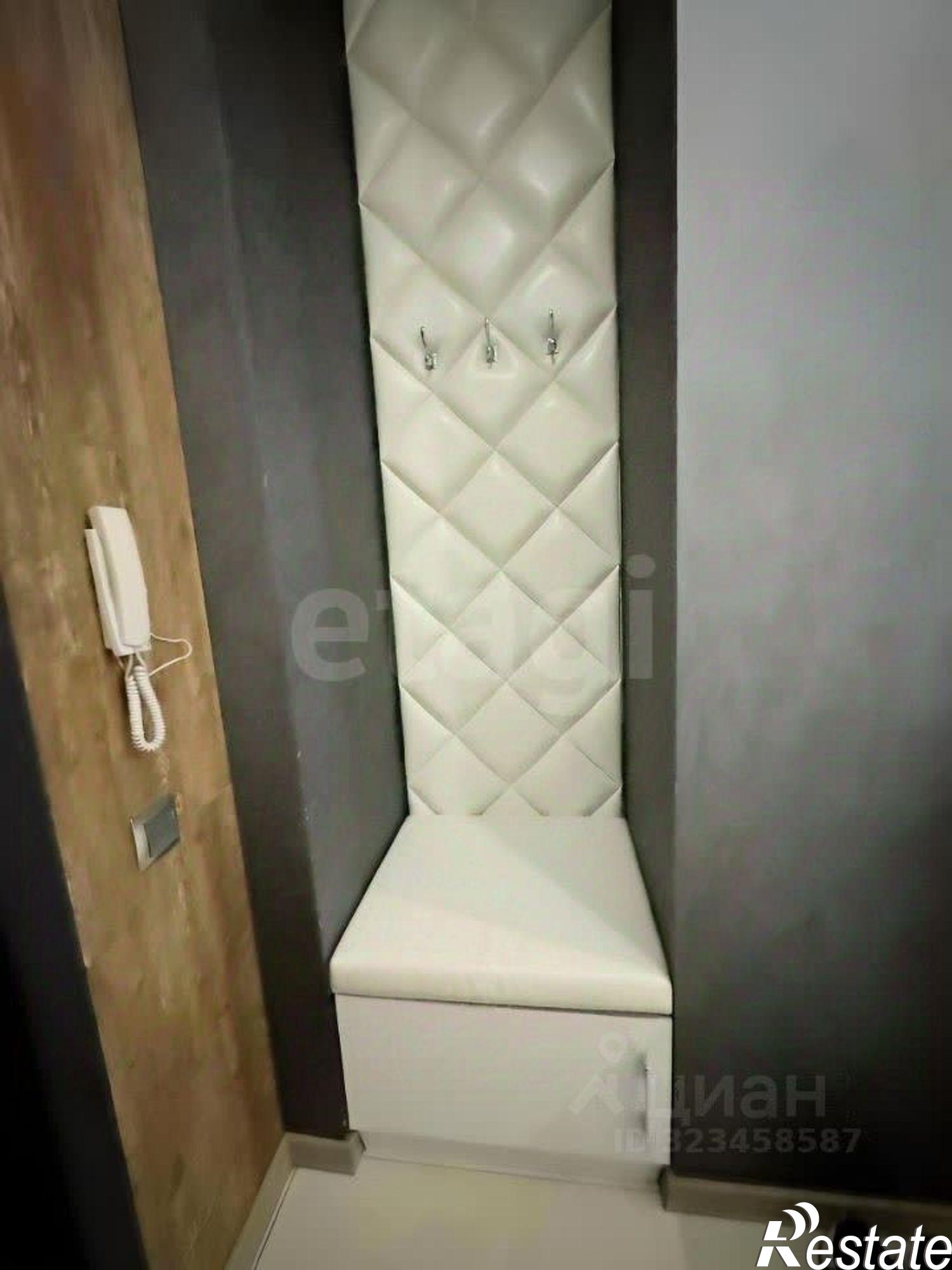 Купить квартиру за 23 000 000 рублей на Свято-Троицкий бульвар, 34