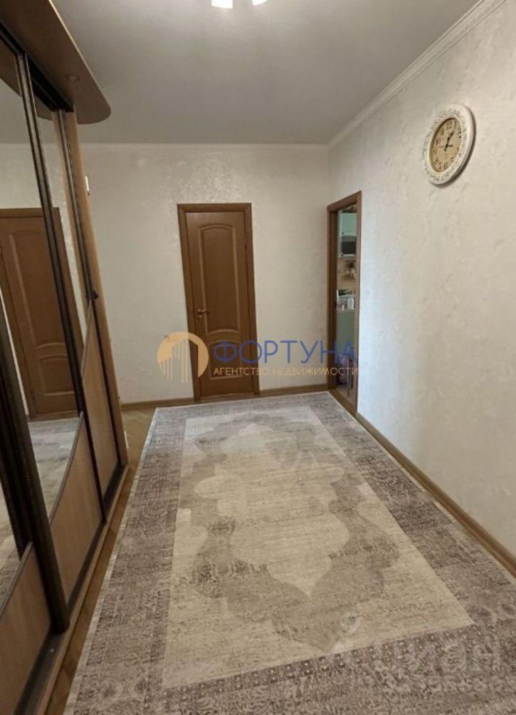 3-комн квартира Есенина ул, 8