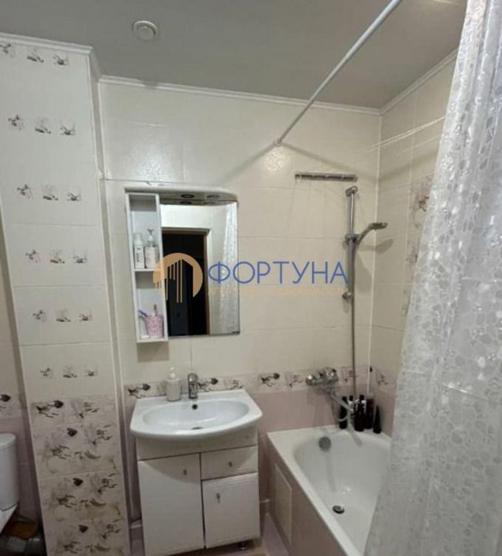 3-комн квартира Есенина ул, 8