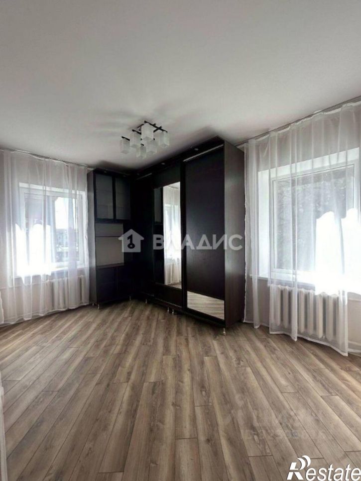 3-комн квартира пр-кт Славы, 4,  д. 4