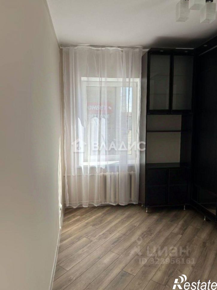 3-комн квартира пр-кт Славы, 4,  д. 4