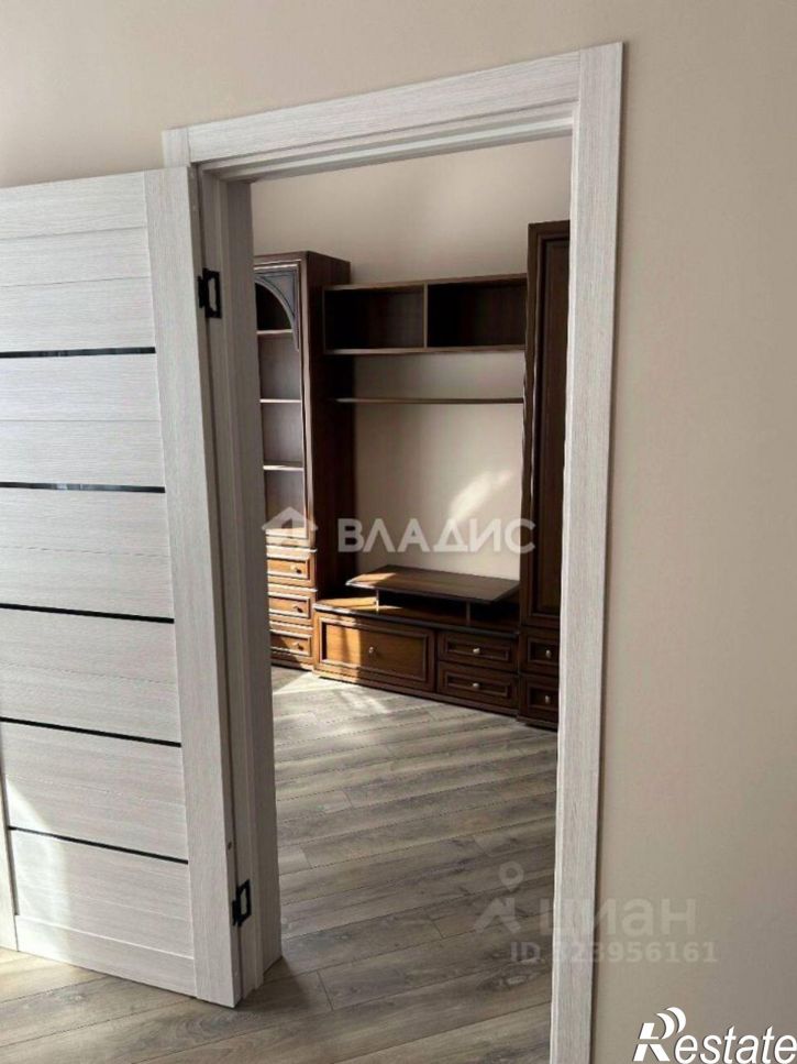 3-комн квартира пр-кт Славы, 4,  д. 4