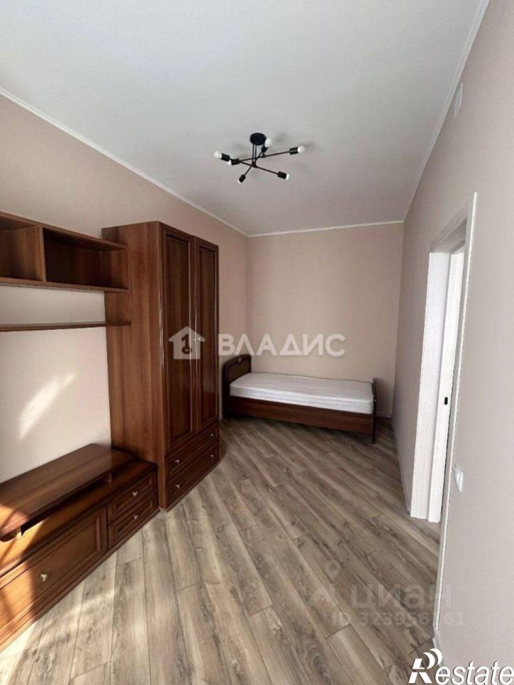 3-комн квартира пр-кт Славы, 4,  д. 4