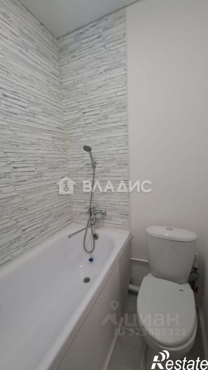 3-комн квартира ул Комарова, 1,  д. 1