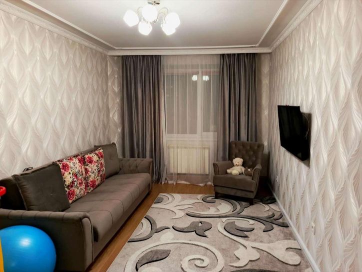 3-комн квартира Юности бульвар, 37