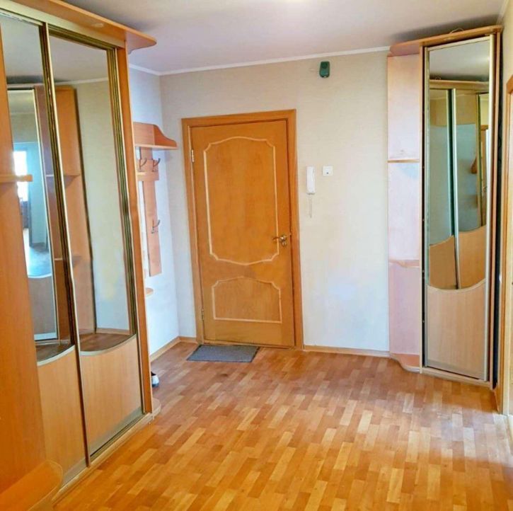 3-комн квартира Калинина улица, 1