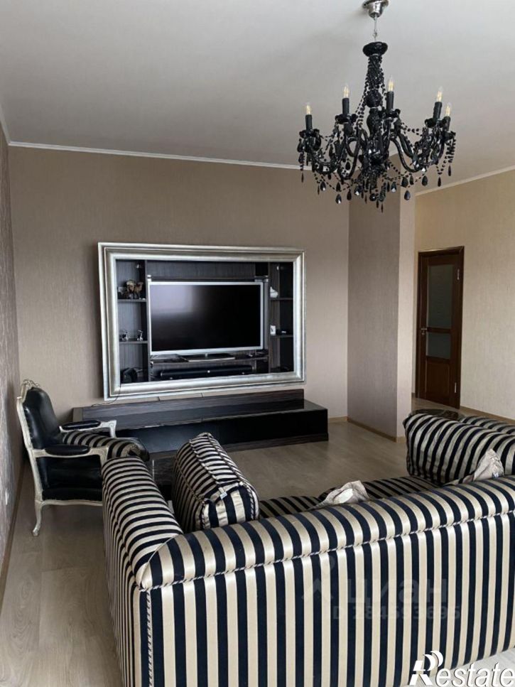 3-комн квартира Свято-Троицкий б-р, 15,  д. 15