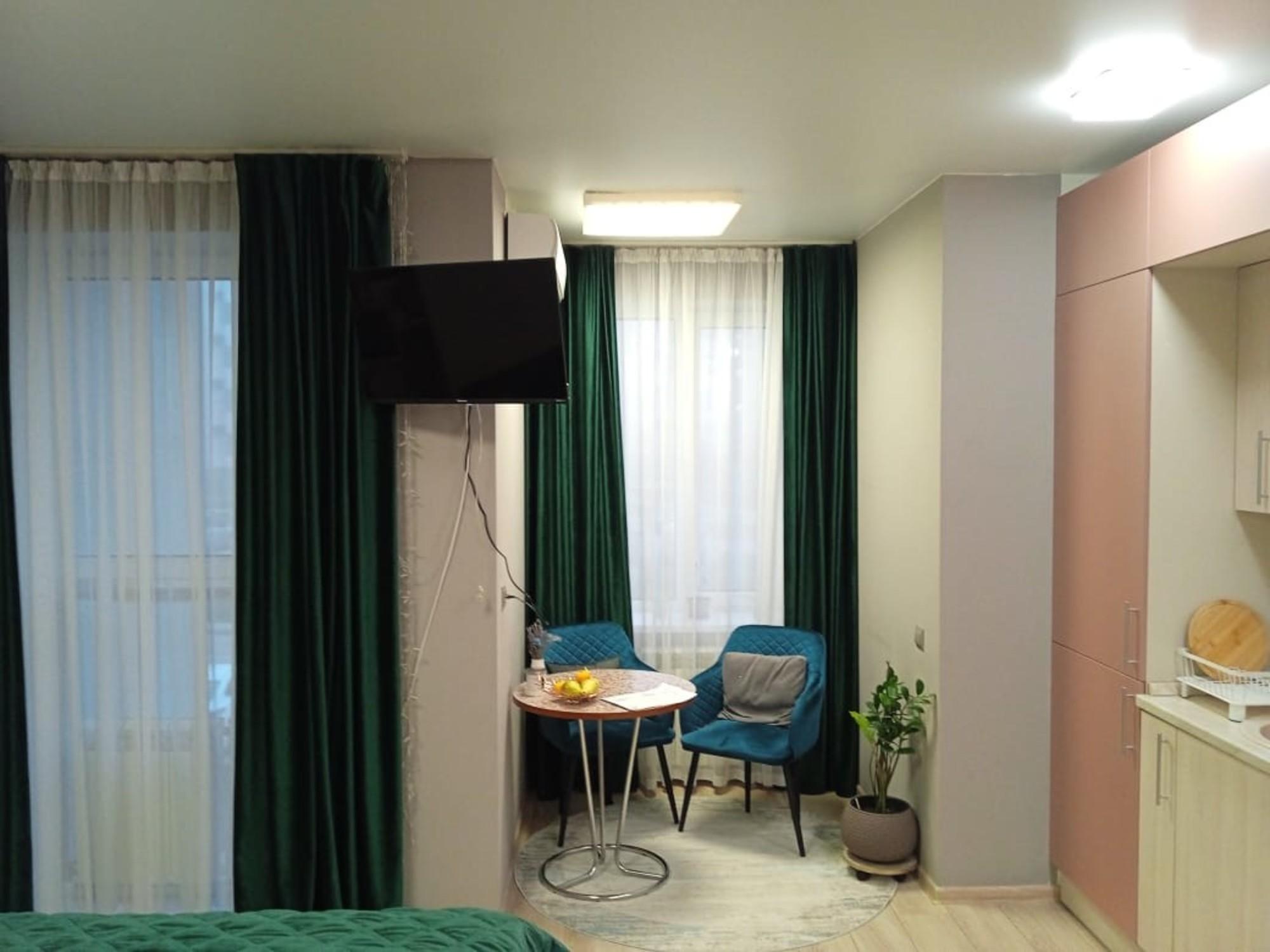 Купить студию за 4 500 000 рублей на Семейная улица, 25