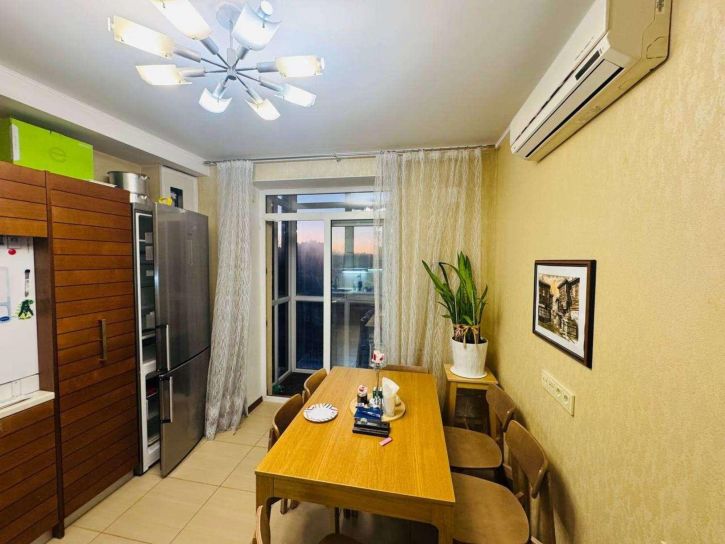 5-комн квартира 3 Интернационала улица, 70