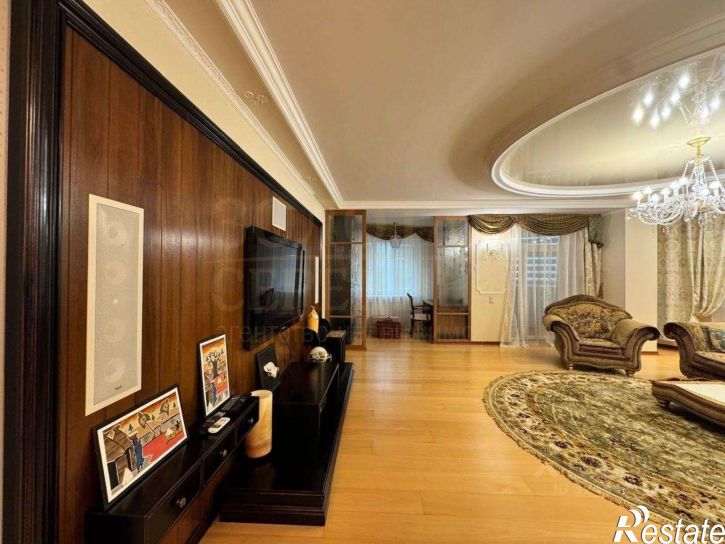 4-комн квартира улица Костюкова, 36В,  д. 36В