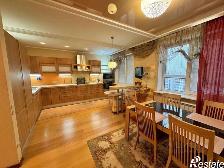 4-комн квартира улица Костюкова, 36В,  д. 36В