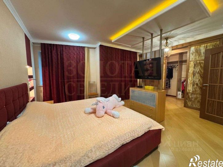 4-комн квартира улица Костюкова, 36В,  д. 36В