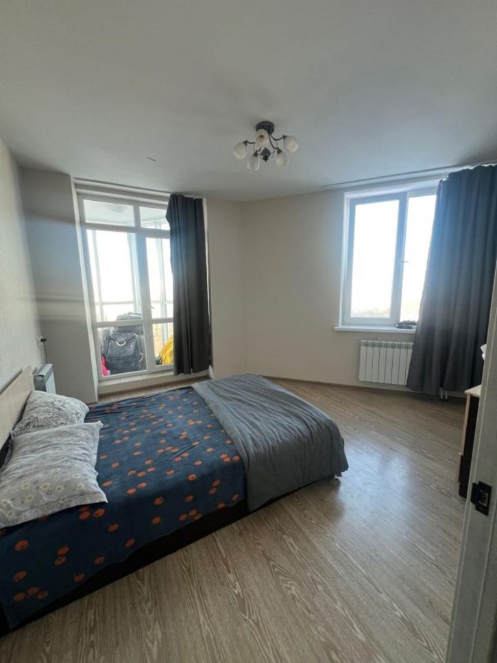 3-комн квартира Костюкова ул