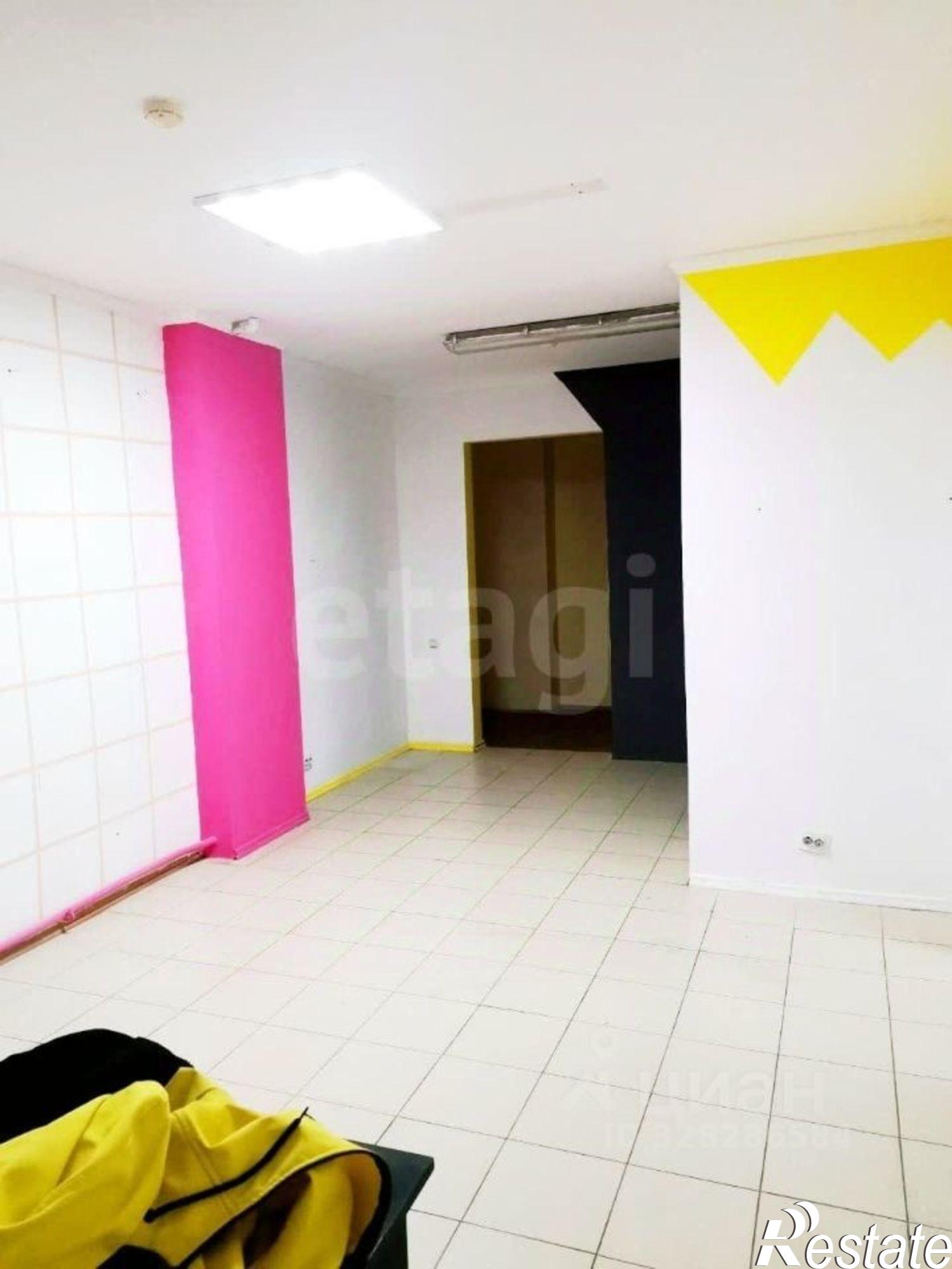 Купить торговое помещение за 5 884 940 рублей на ул Губкина, 15в