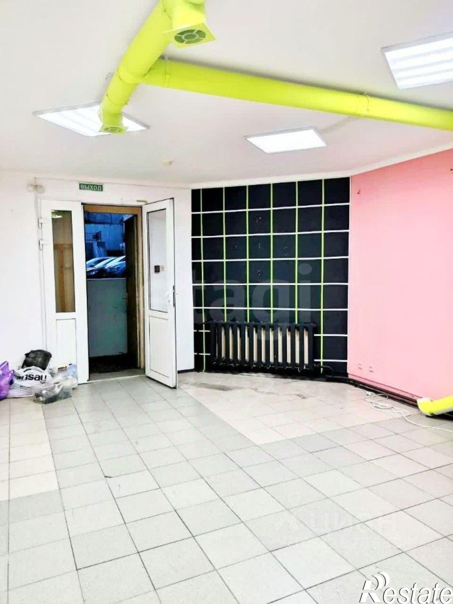 Купить торговое помещение за 5 884 940 рублей на ул Губкина, 15в