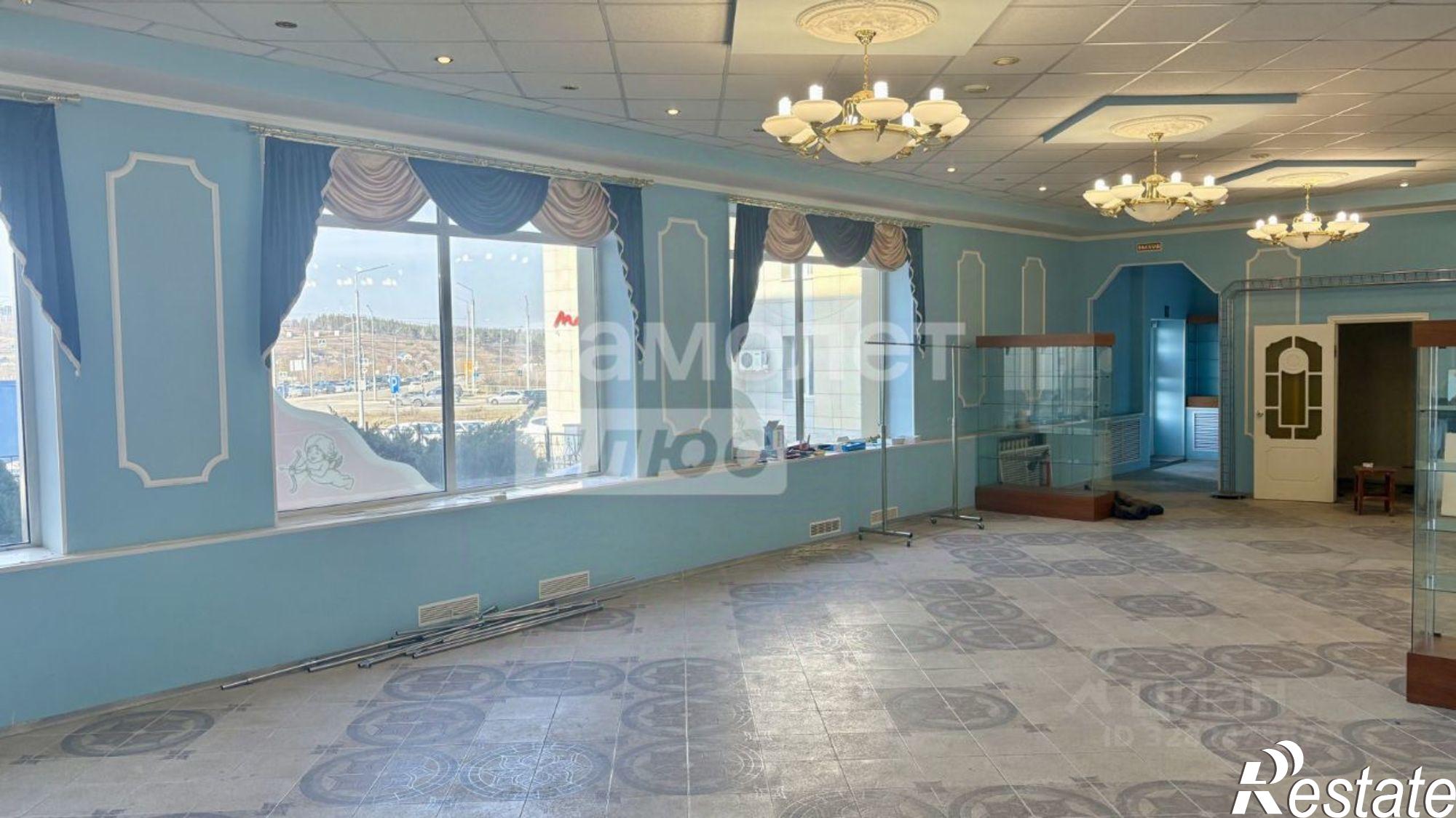 Купить торговое помещение за 18 300 100 рублей на ул Восточная, 71