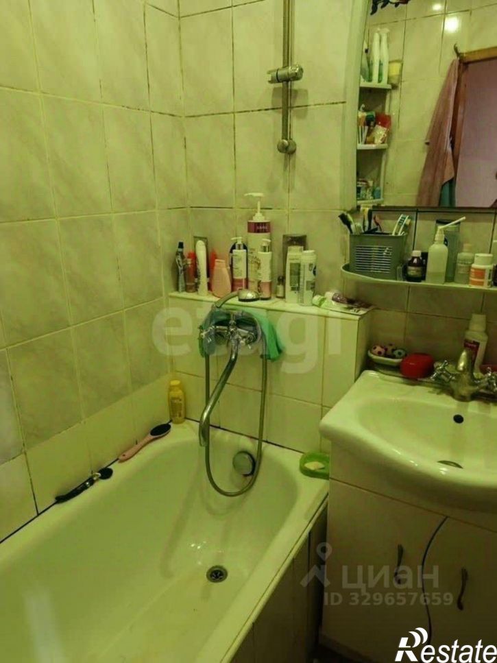 2-комн квартира ул Костюкова, 1,  д. 1