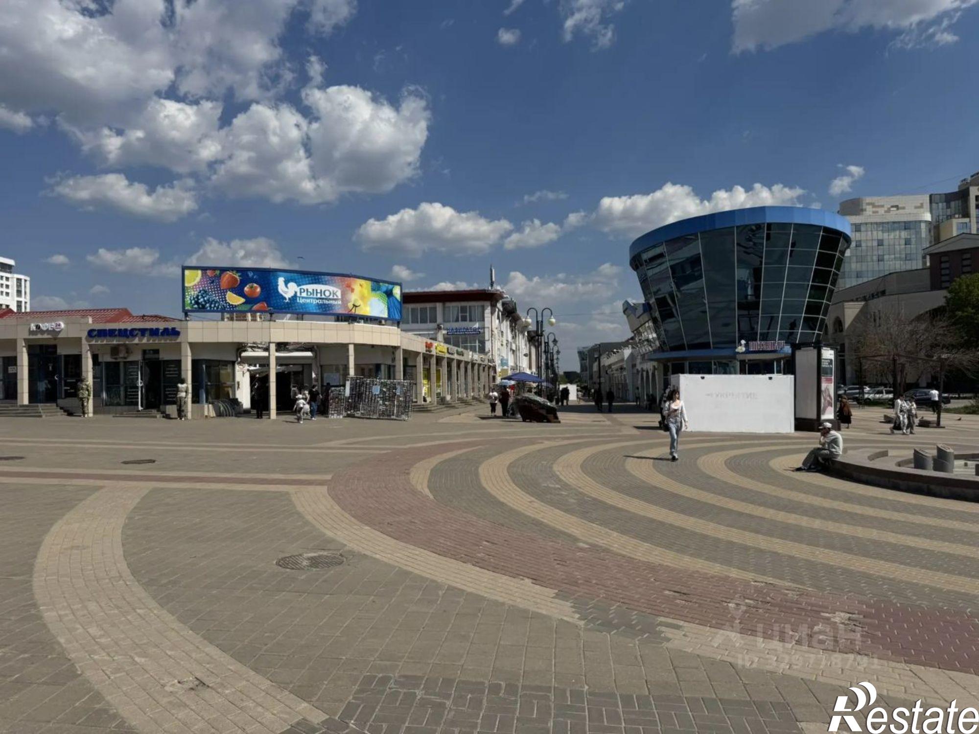 Купить торговое помещение за 21 593 700 рублей на Народный б-р, 82