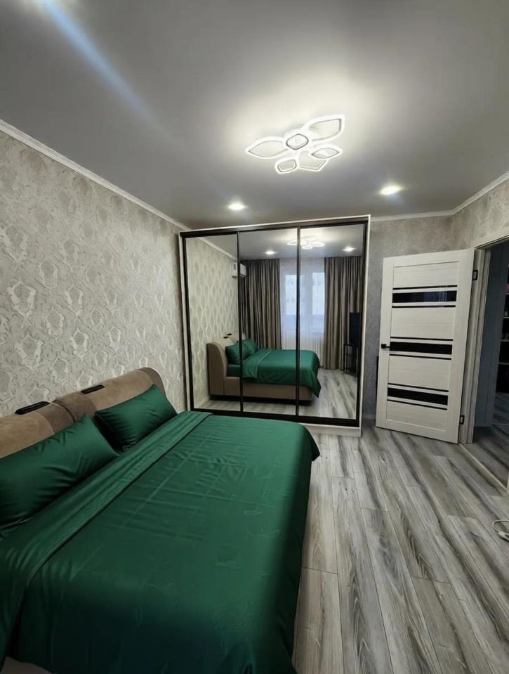 2-комн квартира Строителей бульвар, 16