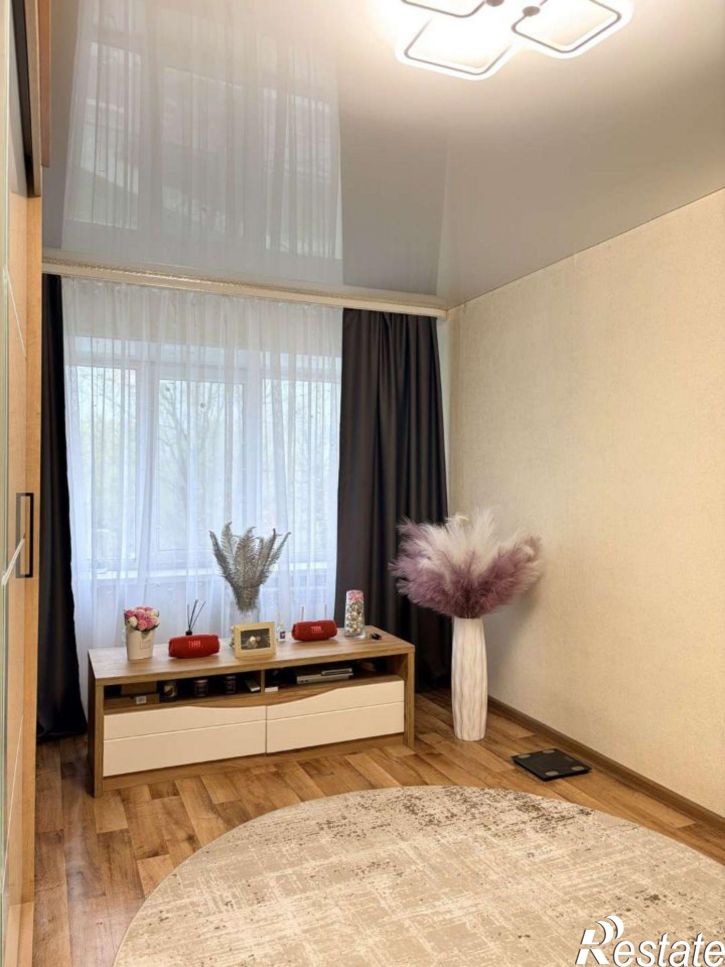 3-комн квартира пр-кт Б.Хмельницкого, 104,  д. 104