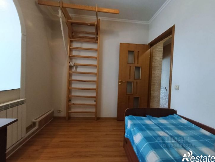 3-комн квартира улица Есенина, 40,  д. 40