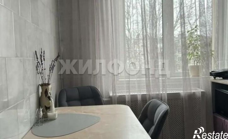 3-комн квартира ул Костюкова, 8,  д. 8