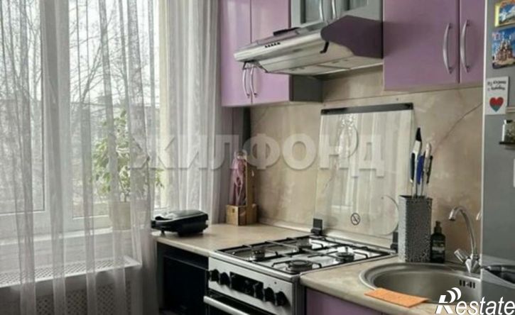 3-комн квартира ул Костюкова, 8,  д. 8