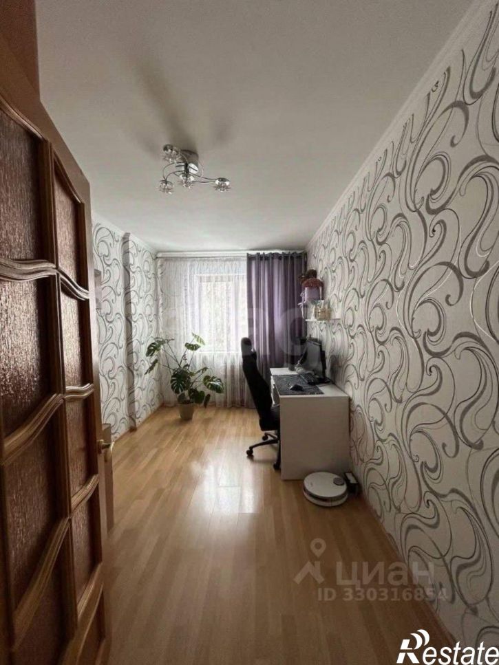 3-комн квартира ул Костюкова, 8,  д. 8