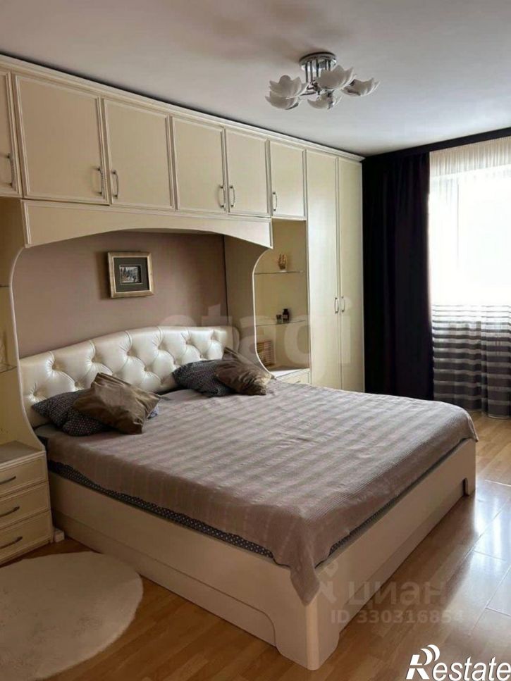 3-комн квартира ул Костюкова, 8,  д. 8
