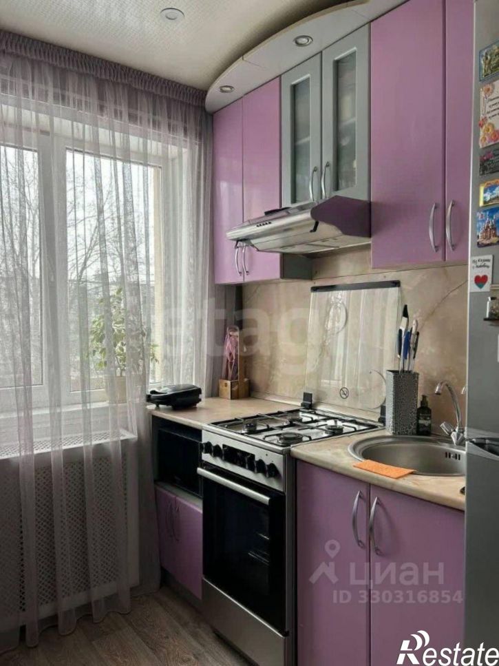 3-комн квартира ул Костюкова, 8,  д. 8