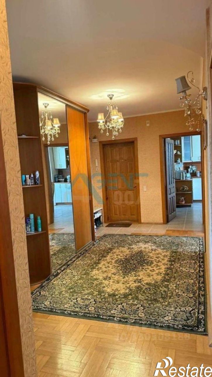 4-комн квартира улица Костюкова, 34,  д. 34
