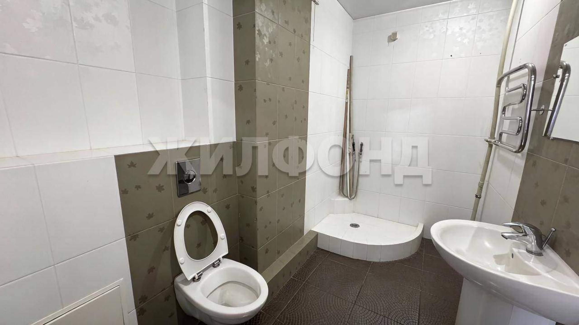 Купить квартиру за 13 500 000 рублей на Есенина ул., д.8