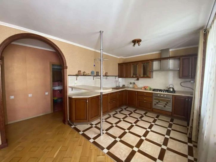 4-комн квартира Молодежная улица, 22