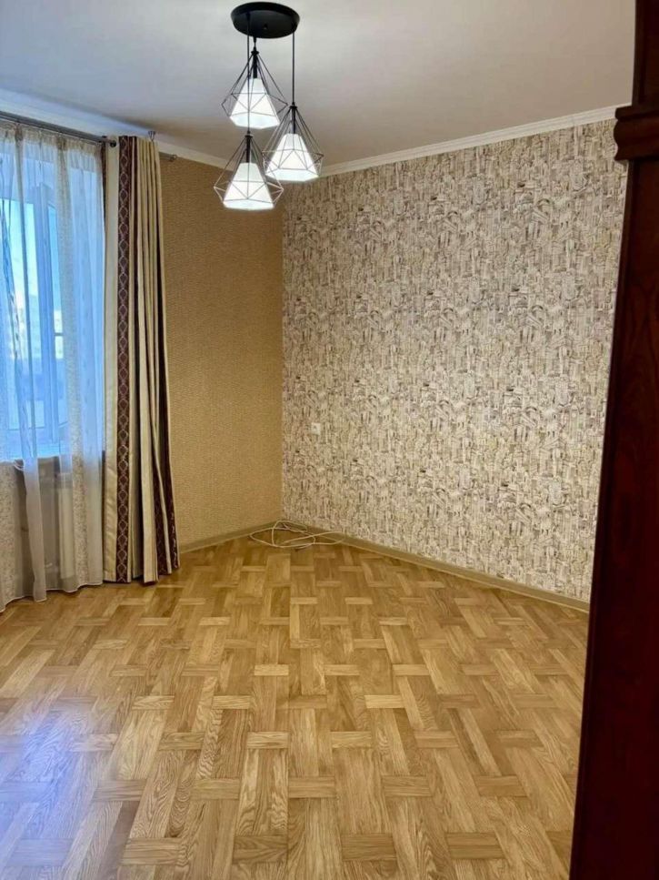 4-комн квартира Молодежная улица, 22