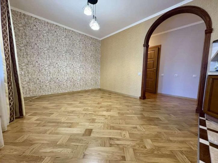 4-комн квартира Молодежная улица, 22