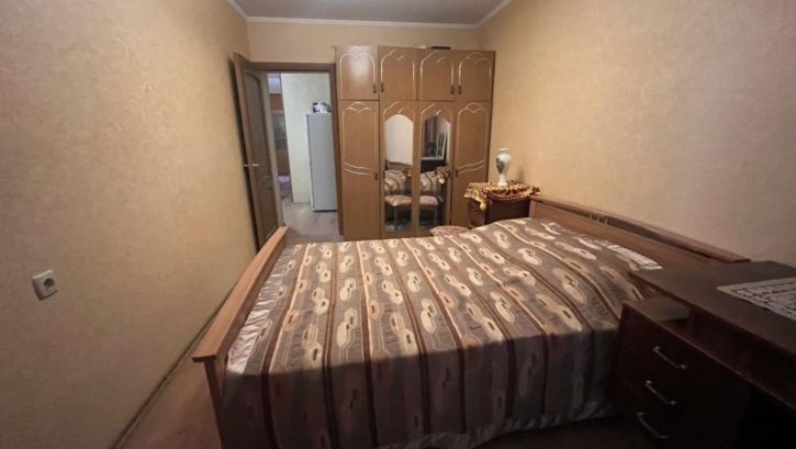 3-комн квартира Белгородского Полка улица, 67