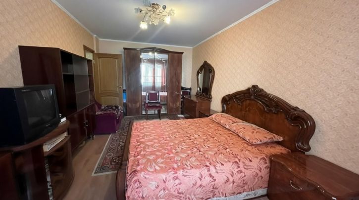 3-комн квартира Белгородского Полка улица, 67