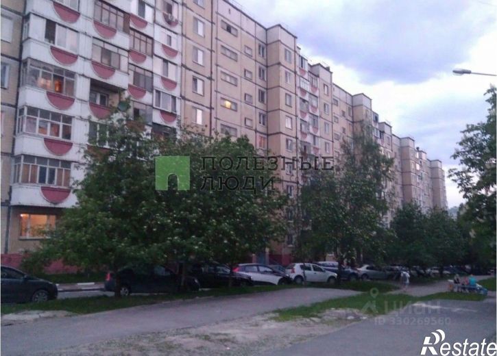 3-комн квартира улица 60 лет Октября, 8,  д. 8