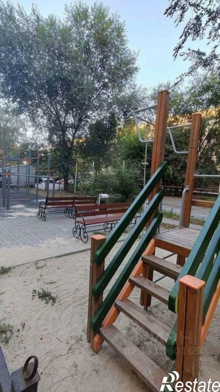 3-комн квартира улица Белгородского Полка, 32,  д. 32