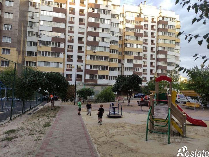2-комн квартира б-р Строителей, 18,  д. 18