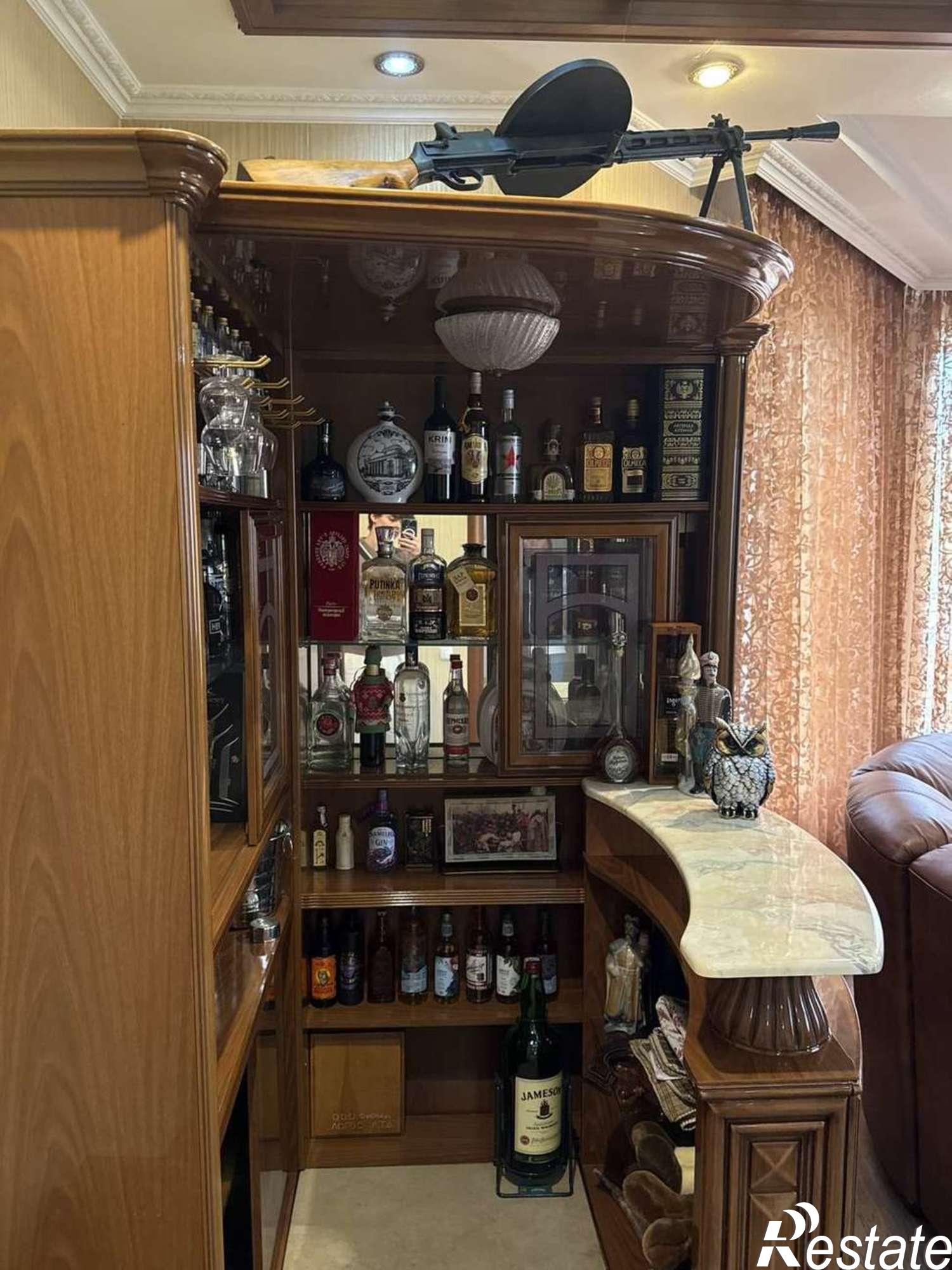 Купить дачу, дом, коттедж за 31 000 000 рублей на Газовиков улица