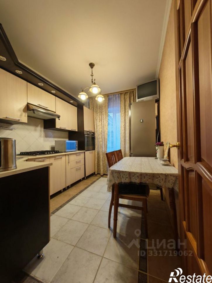 3-комн квартира ул 60 лет Октября, 1,  д. 1