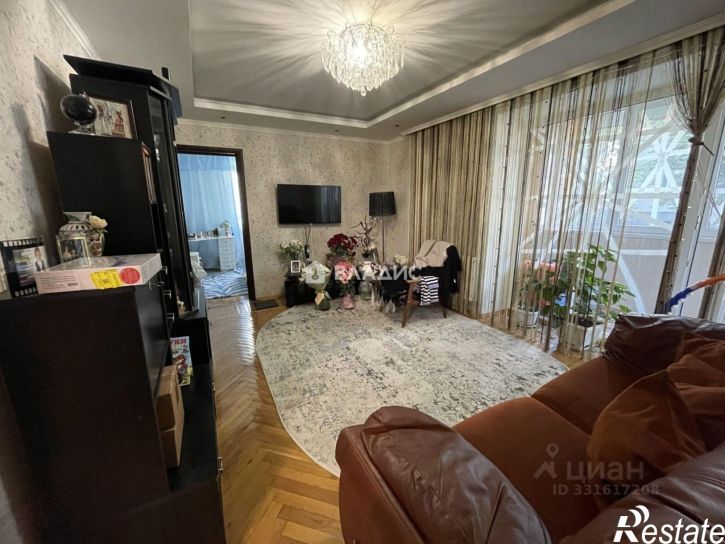 3-комн квартира б-р 1 Салюта, 7,  д. 7