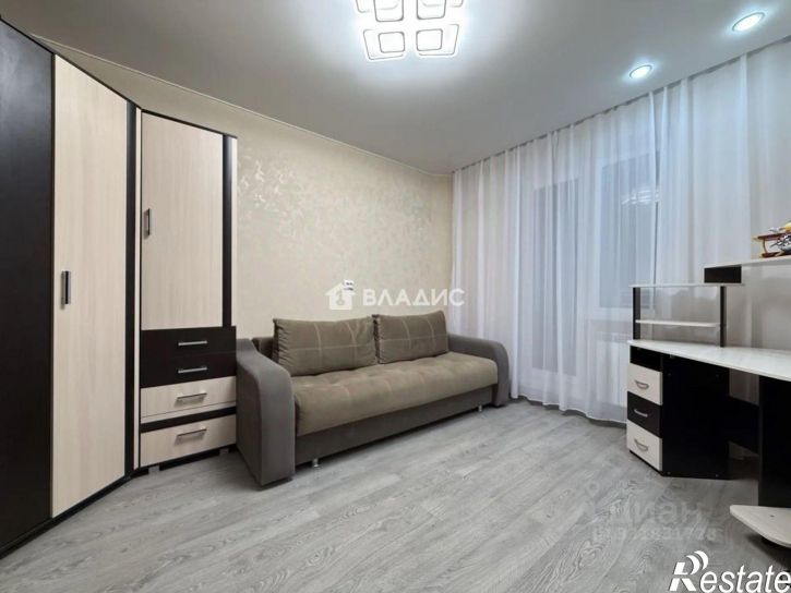 3-комн квартира б-р Юности, 27,  д. 27