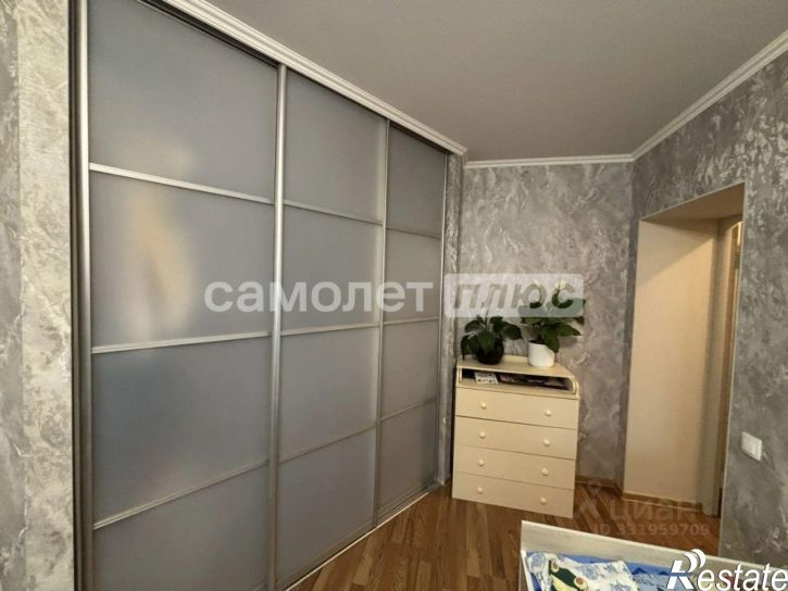3-комн квартира ул Есенина, 32,  д. 32