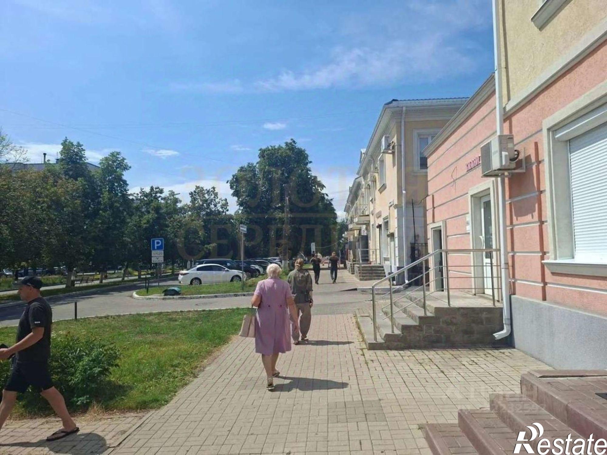 Сдать торговое помещение за 6 667 рублей на Народный б-р, 92